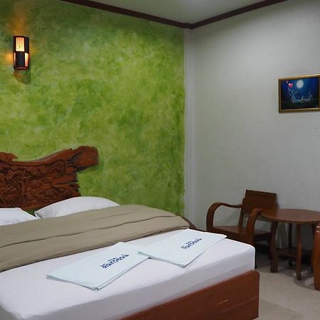 Country Inn Si Maha Phot Exterior foto