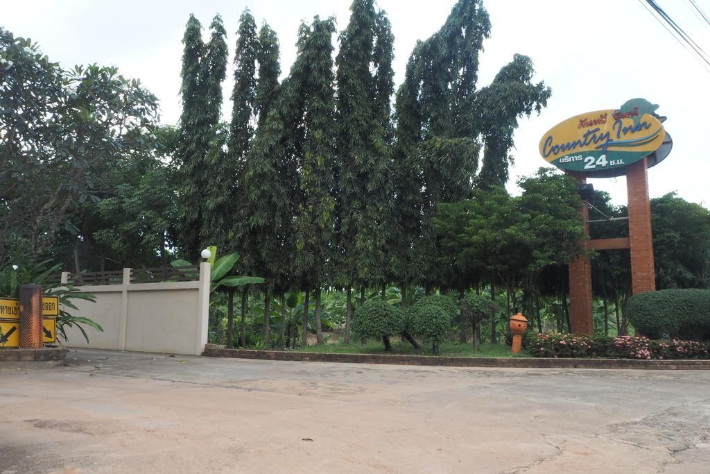 Country Inn Si Maha Phot Exterior foto