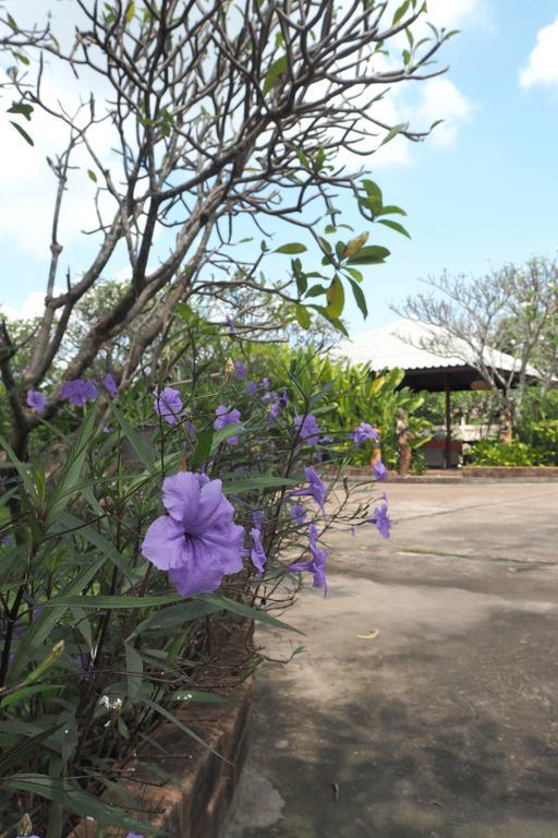 Country Inn Si Maha Phot Exterior foto