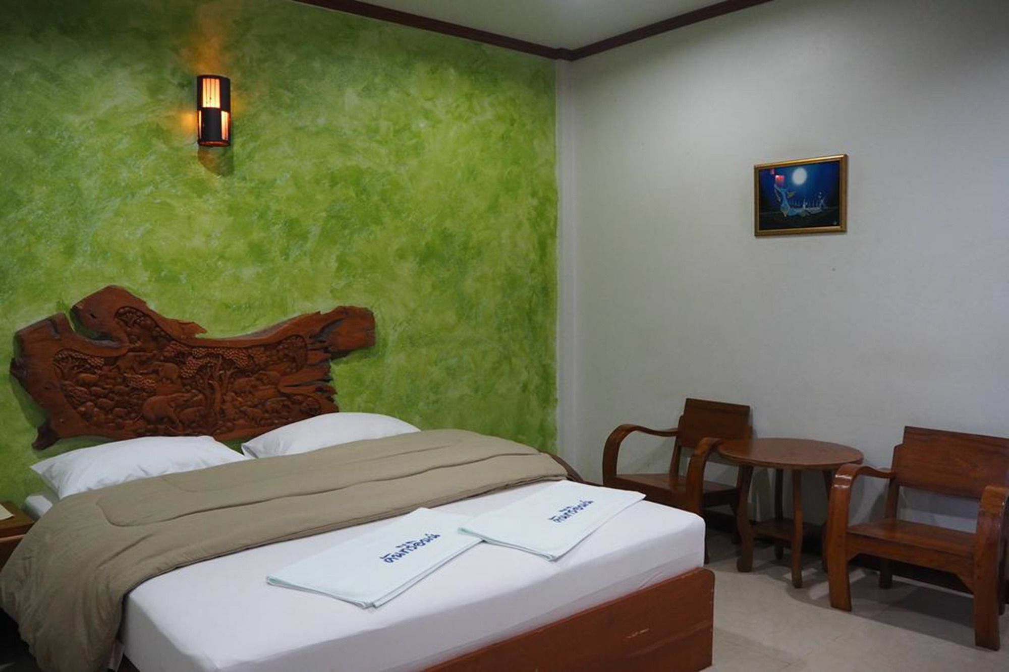 Country Inn Si Maha Phot Exterior foto