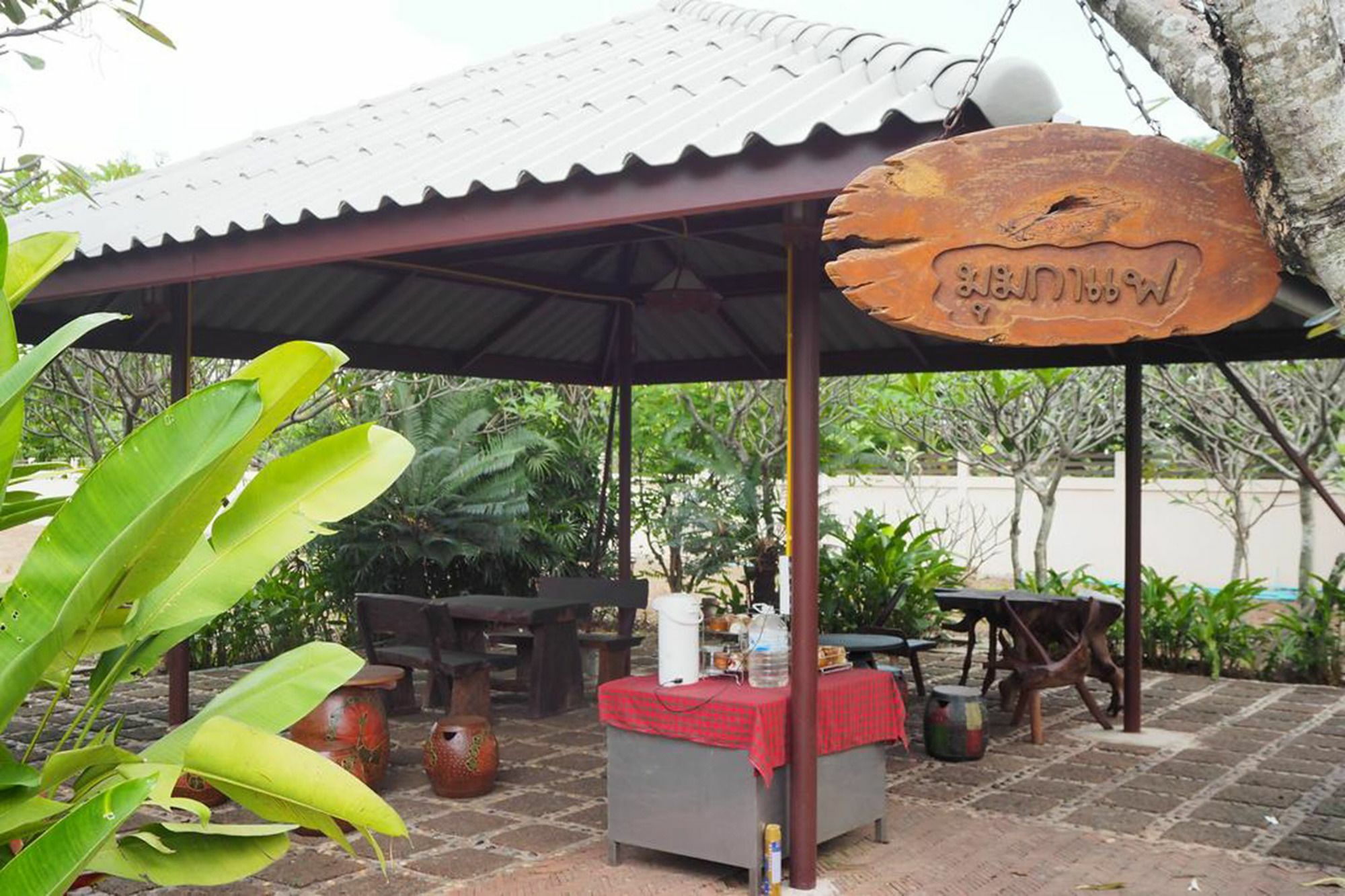 Country Inn Si Maha Phot Exterior foto